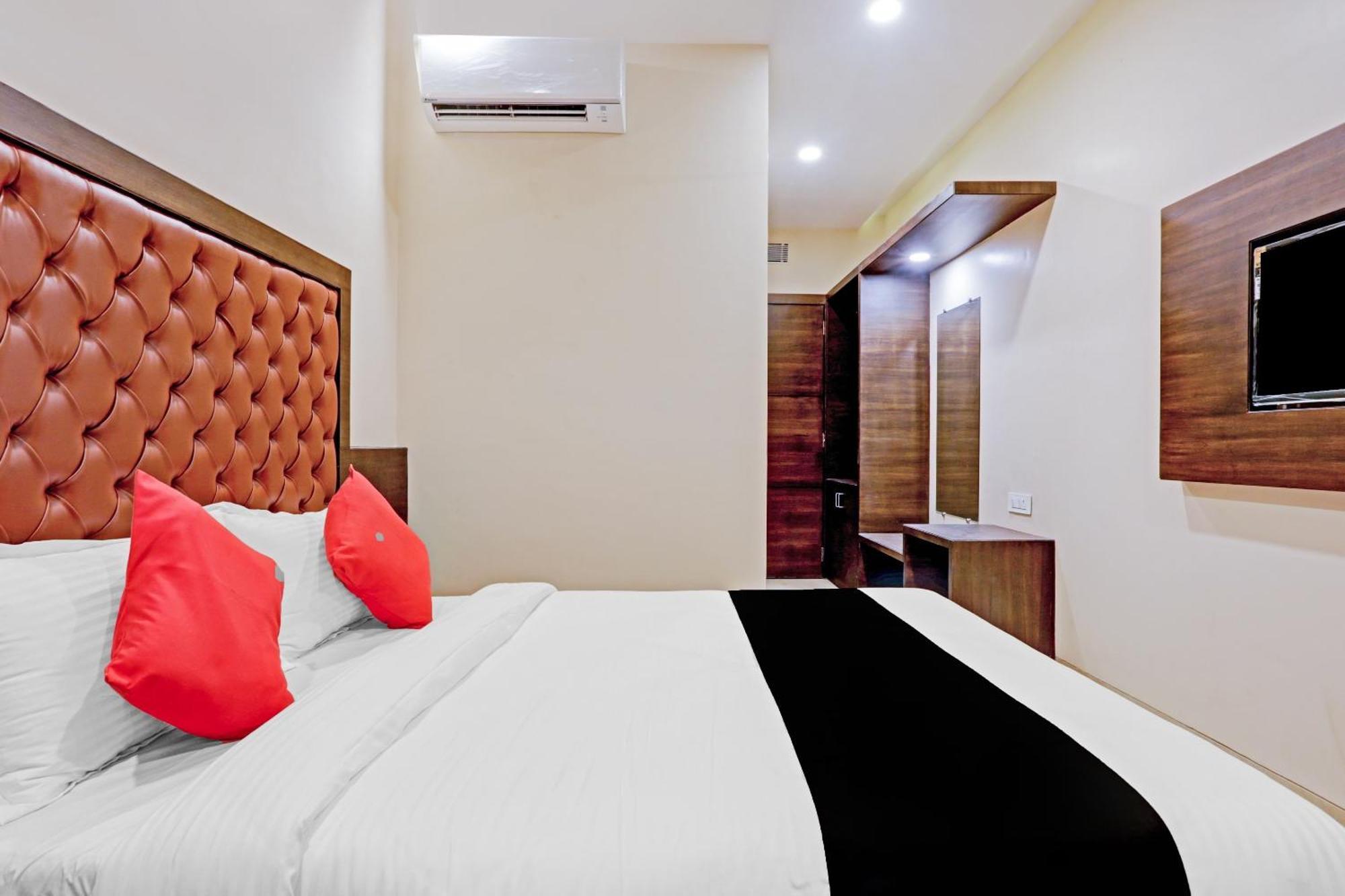 Capital O 80951 Hotel Vertigo Suite ムンバイ エクステリア 写真