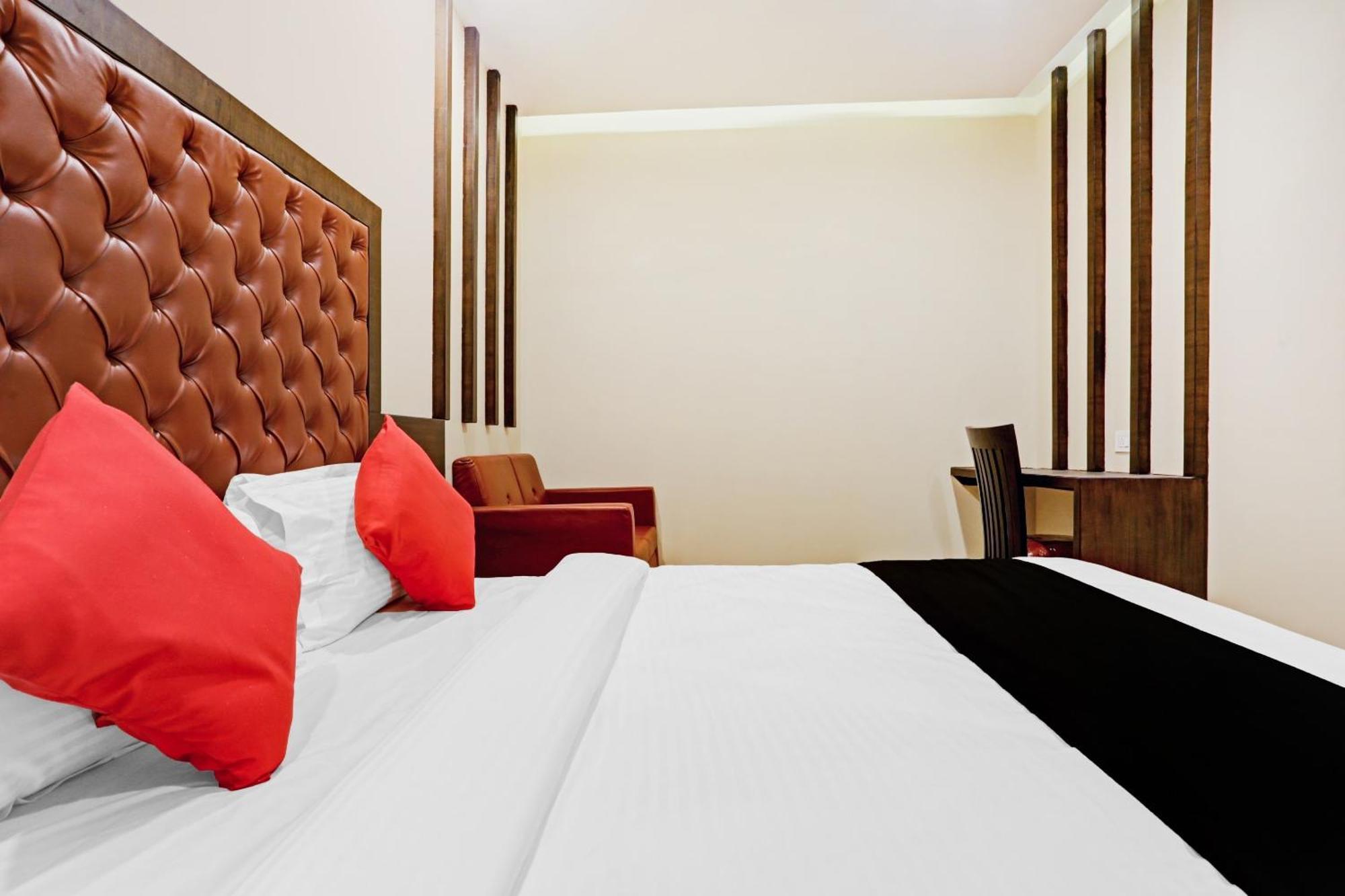 Capital O 80951 Hotel Vertigo Suite ムンバイ エクステリア 写真