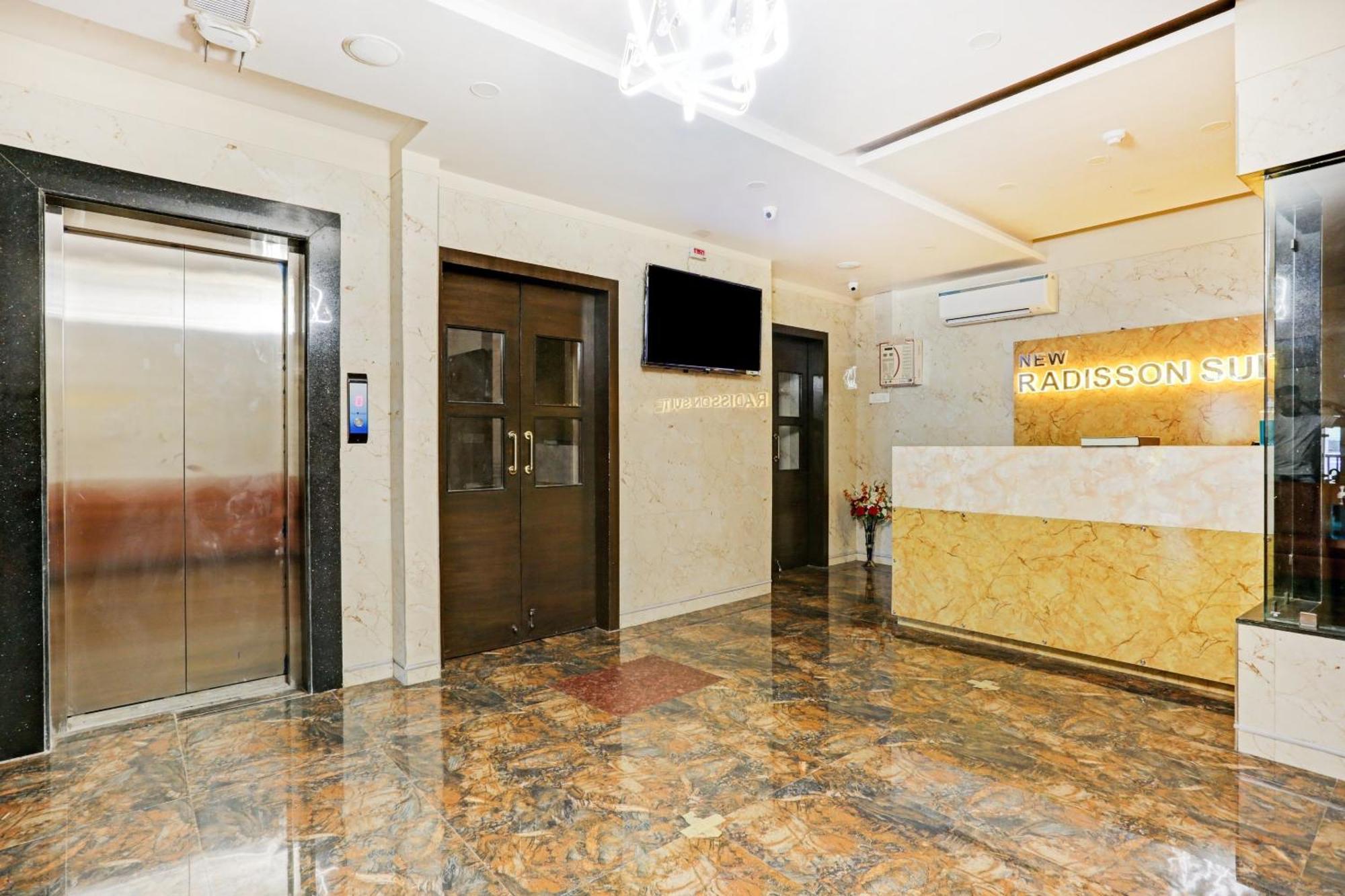Capital O 80951 Hotel Vertigo Suite ムンバイ エクステリア 写真