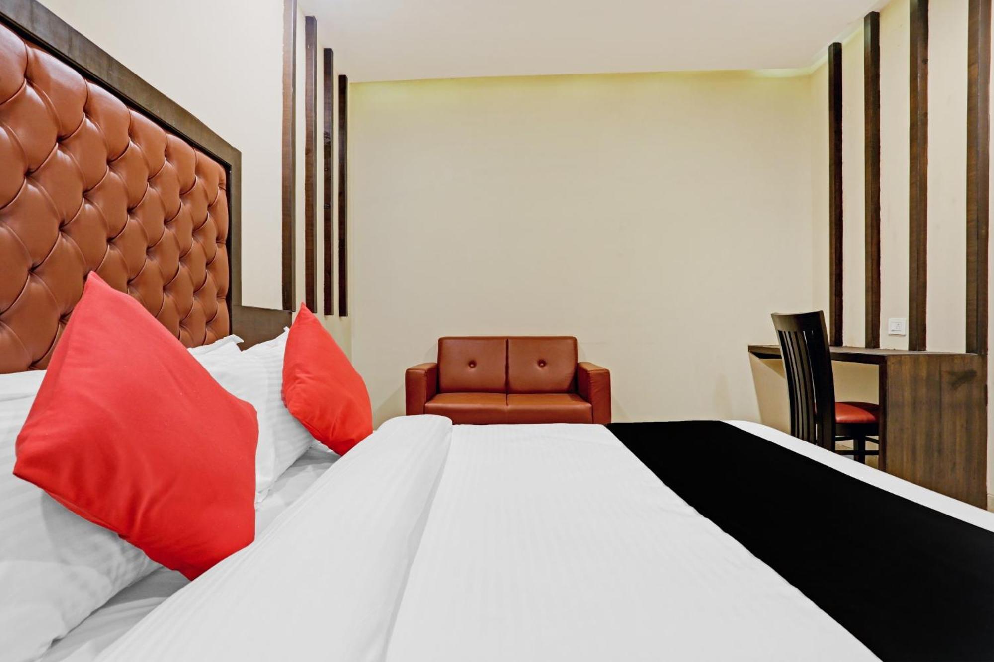 Capital O 80951 Hotel Vertigo Suite ムンバイ エクステリア 写真